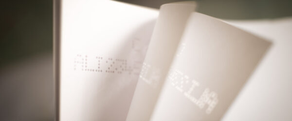 Perforation multiple pages 2 Perforazione sulla carta Fattori Safest per marcatura numeri, lettere, codici, data, lotto e scadenza su documenti, etichette e packaging alimentare.